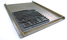 Satzschiff auf dem der Handsatz vor der Weiterverarbeitung abstellt wird.   Foto Wikipedia