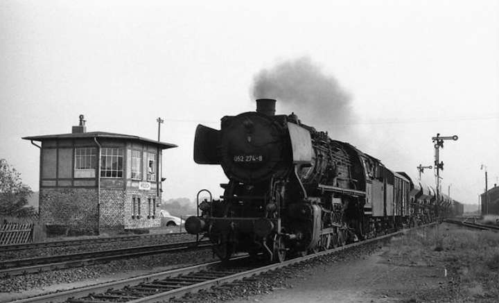 Stellwerk Niederheide um 1955, wahrscheinlich einer der letzten Züge auf der Strecke.