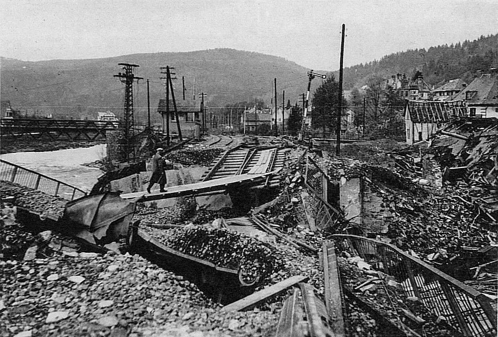  Engelskirchen  – Behelfsbrücke über die zerstörten Bahngleise